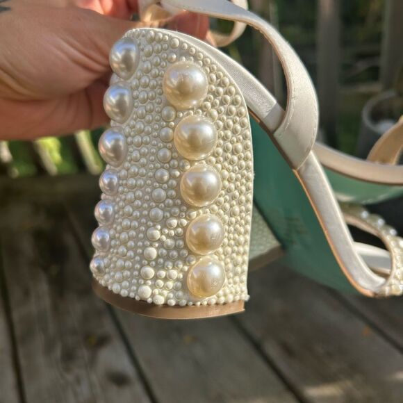 Blue By Betsey Johnson Heels Sandals Pearl Size 7M Bride Wedding Pumps - Picture 8 of 16